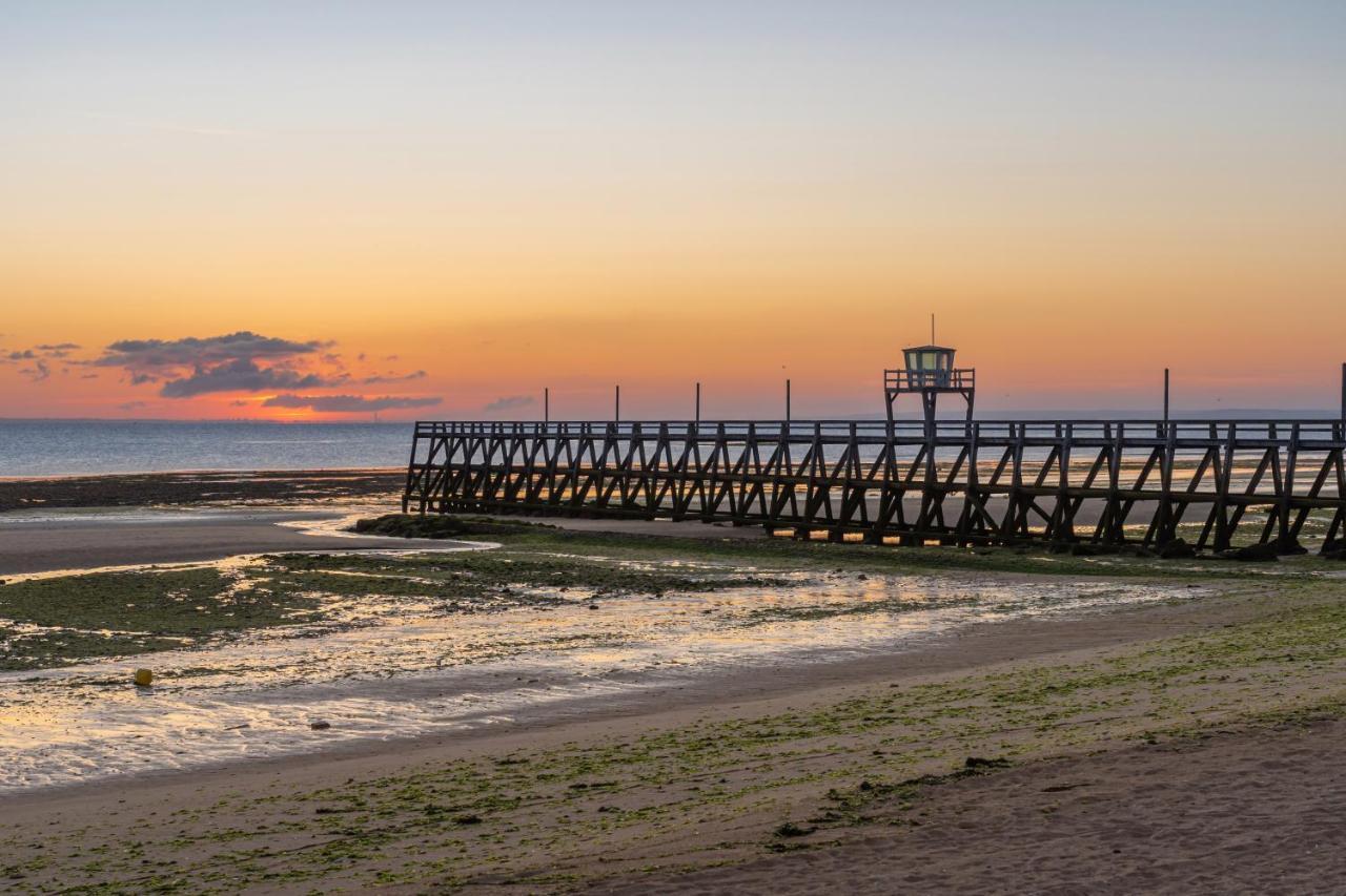 Le Gambetta, 100M De La Plage Luc-sur-Mer Eksteriør bilde